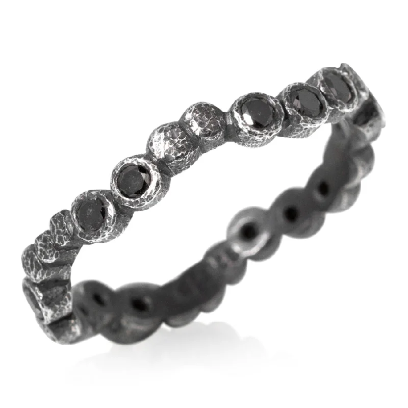 Princess - Cut Women's Diamond Rings in White Gold with a High - Clarity Diamond for a Modern LookWavy Pebbles Black Diamonds Band