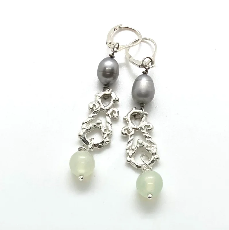 Pearl - studded drop earrings with a classic designSwing - Key