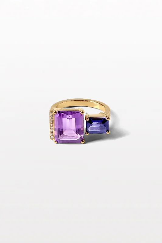 Opal Gemstone Rings in Rose Gold with a Milgrain Edge for a Feminine and Romantic StyleLustre 10 18K Gold Ring w. Diamonds, Iolith & Amethyst