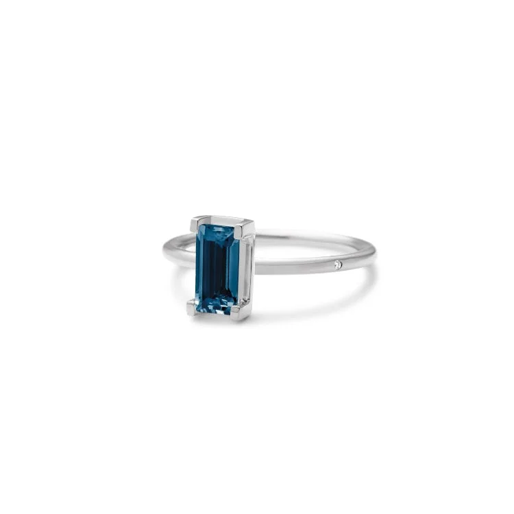 Topaz Gemstone Rings in 10K Gold with a Channel - Set Design for a Contemporary and Durable OptionNord London Blue Turned 18K Whitegold Ring w. Topaz & Diamond