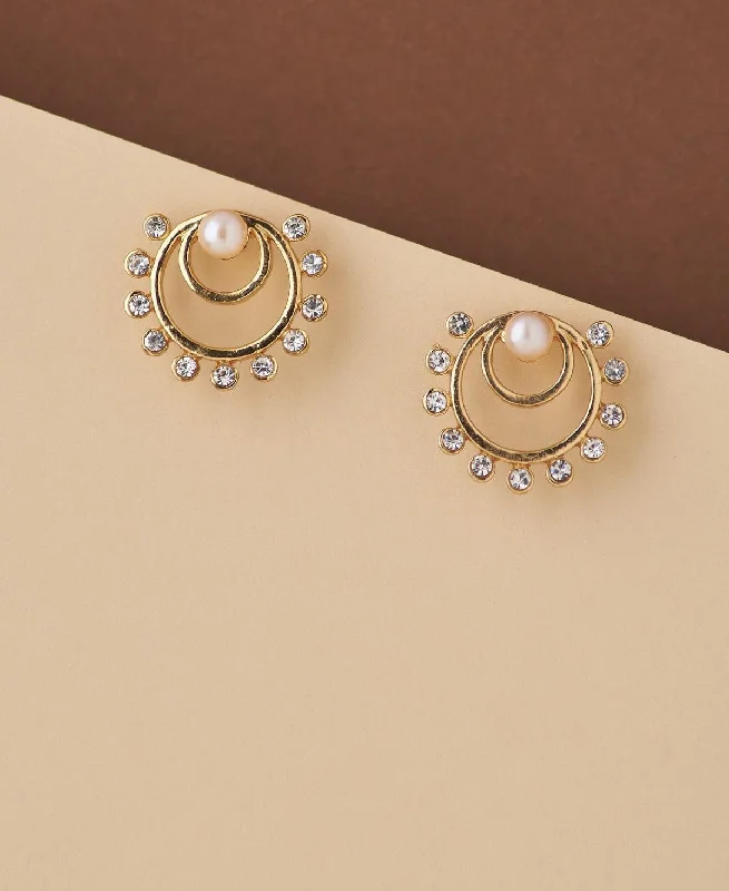 14K Gold Plated Heart - Shaped Stud Earrings for a Romantic and Feminine LookDelicate Stone Studded Pearl Earring