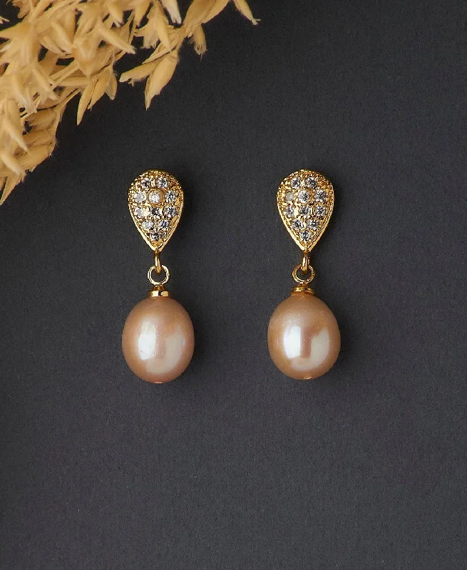 Two - Tone Gold and Silver Plated Clover Stud Earrings for a Lucky and Stylish SymbolElegant Pearl Hanging Earring