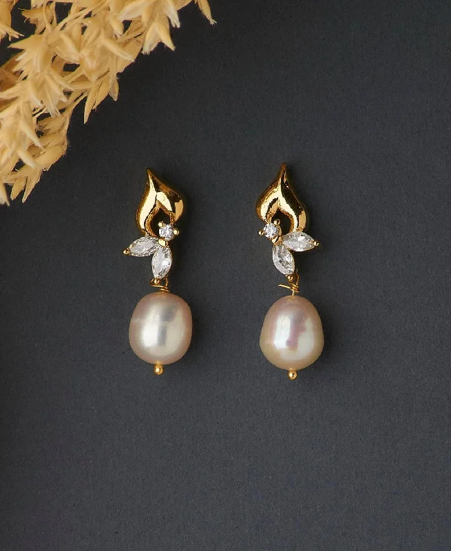 Rhinestone - Embellished Crown - Shaped Stud Earrings for a Princess - Inspired LookElegant Stone Studded Pearl Earring