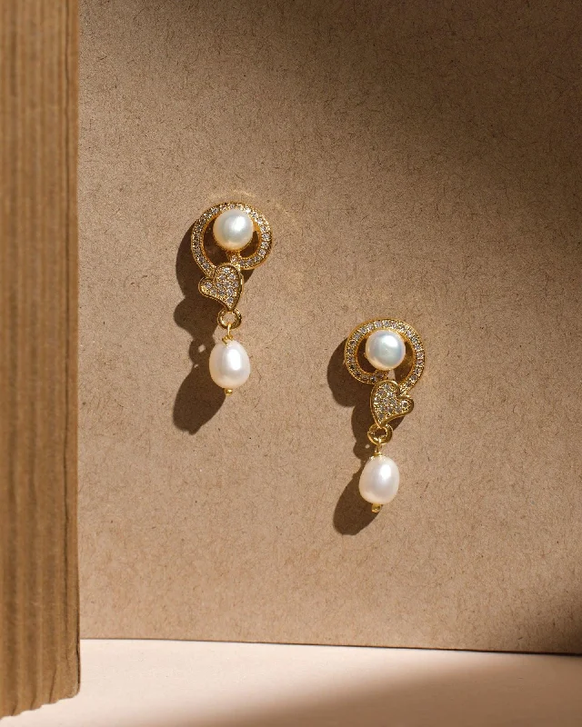 Rose Gold - Tone Geometric - Patterned Stud Earrings for a Modern and Trendy LookGlint Conch Pearl Earrings