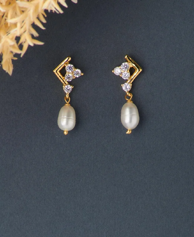 Rhinestone - Embellished Crown - Shaped Stud Earrings for a Princess - Inspired LookHalf Regal Stone Studded Pearl Earring