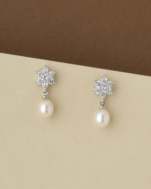 Matte - Finish Titanium Hexagon Stud Earrings for a Sleek and Contemporary StyleFloral and Smart Real Pearl Hang Earring